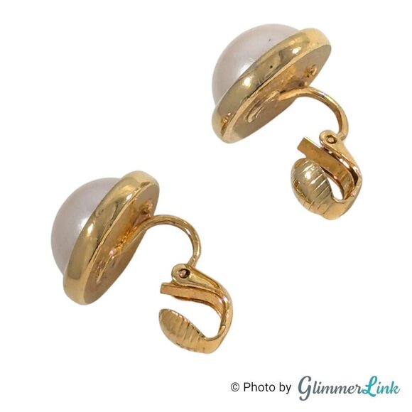 Vintage White Faux Pearl Dome Cabochon Petite Gold Tone Clip On Earrings - Picture 6 of 10